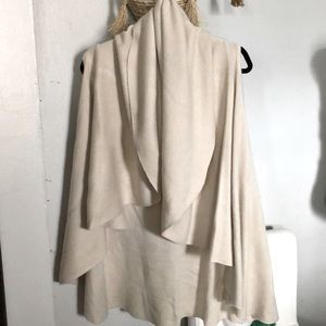 Look/ slouchy neck open vest